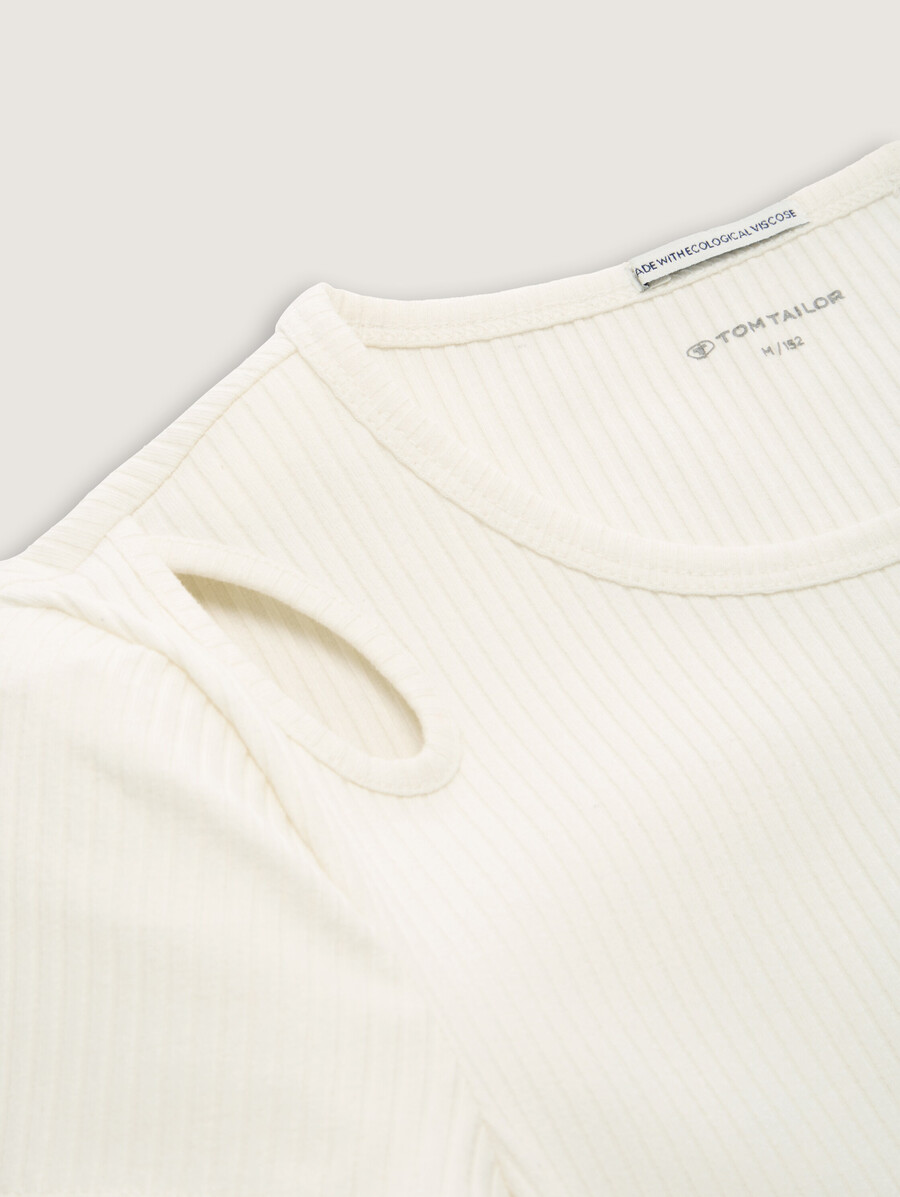 camiseta acanalada con cortes