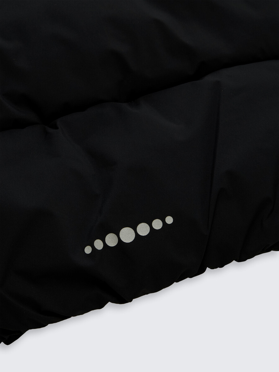 chaqueta acolchada con cuello alto