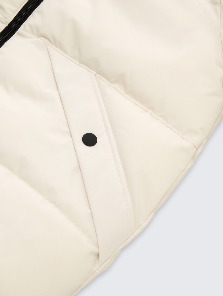 chaqueta acolchada con capucha desmontable