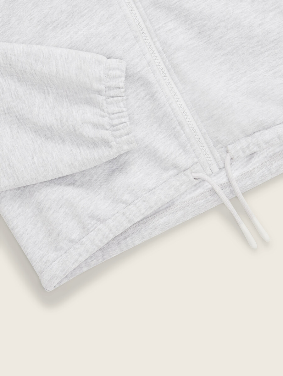 chaqueta sudadera con capucha corta en look jaspeado