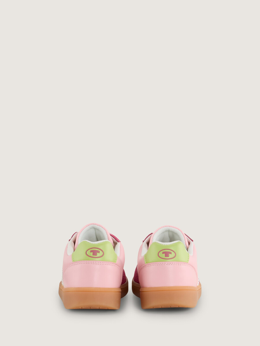 zapatillas con bloques de color