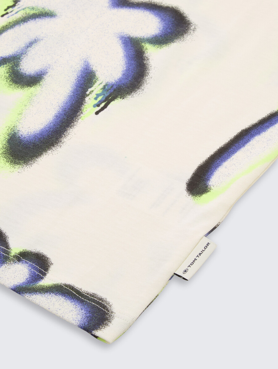 camiseta oversize con estampado
