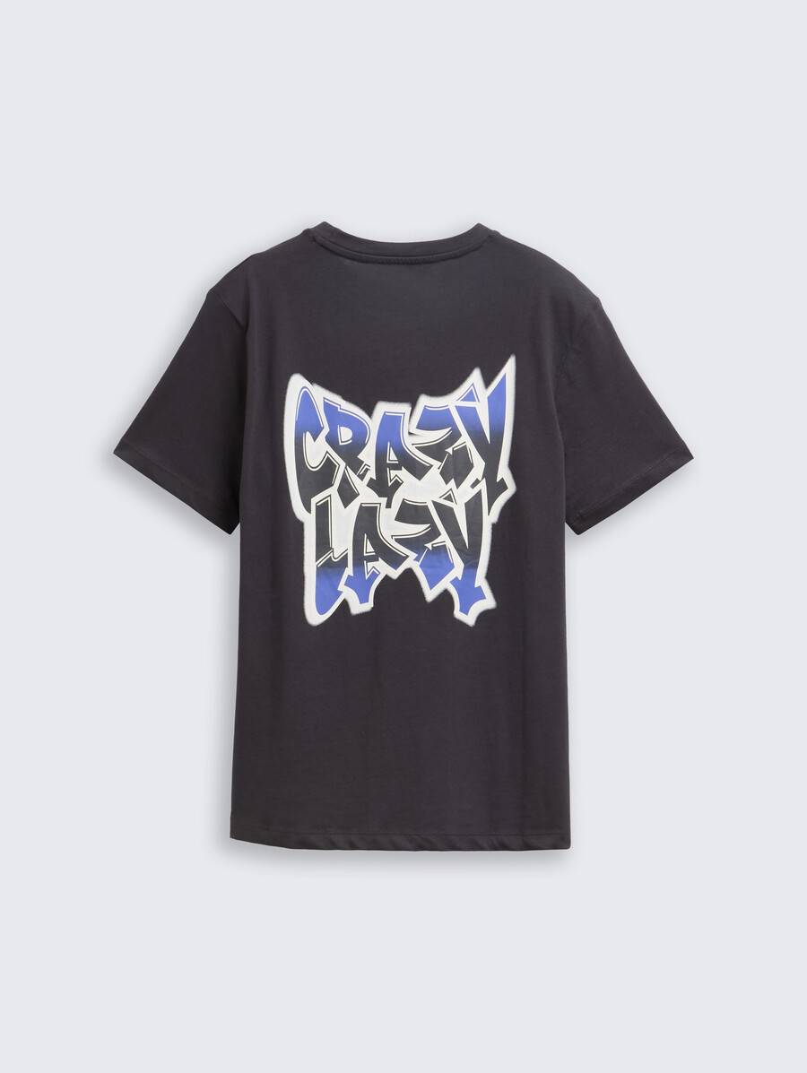 camiseta con estampado en la espalda