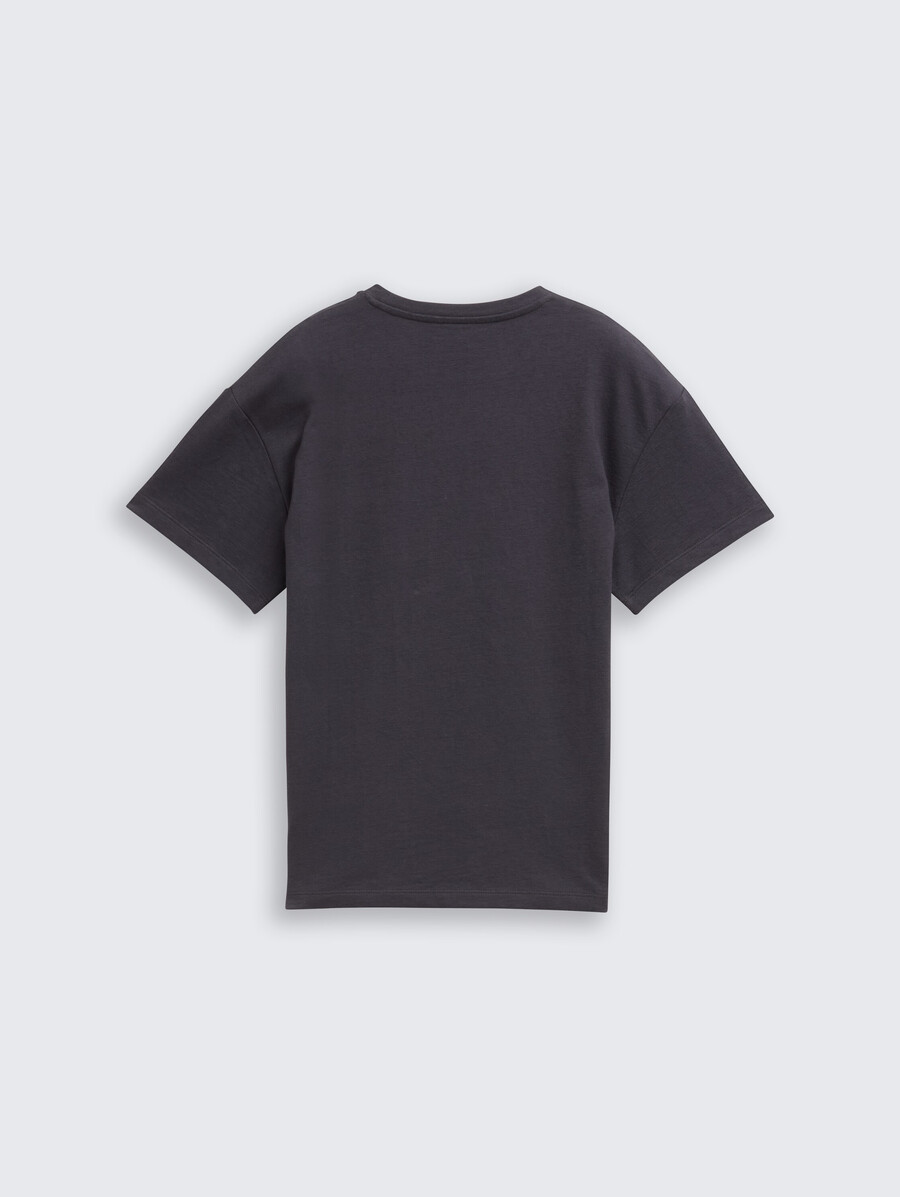 camiseta oversize con bolsillo en el pecho