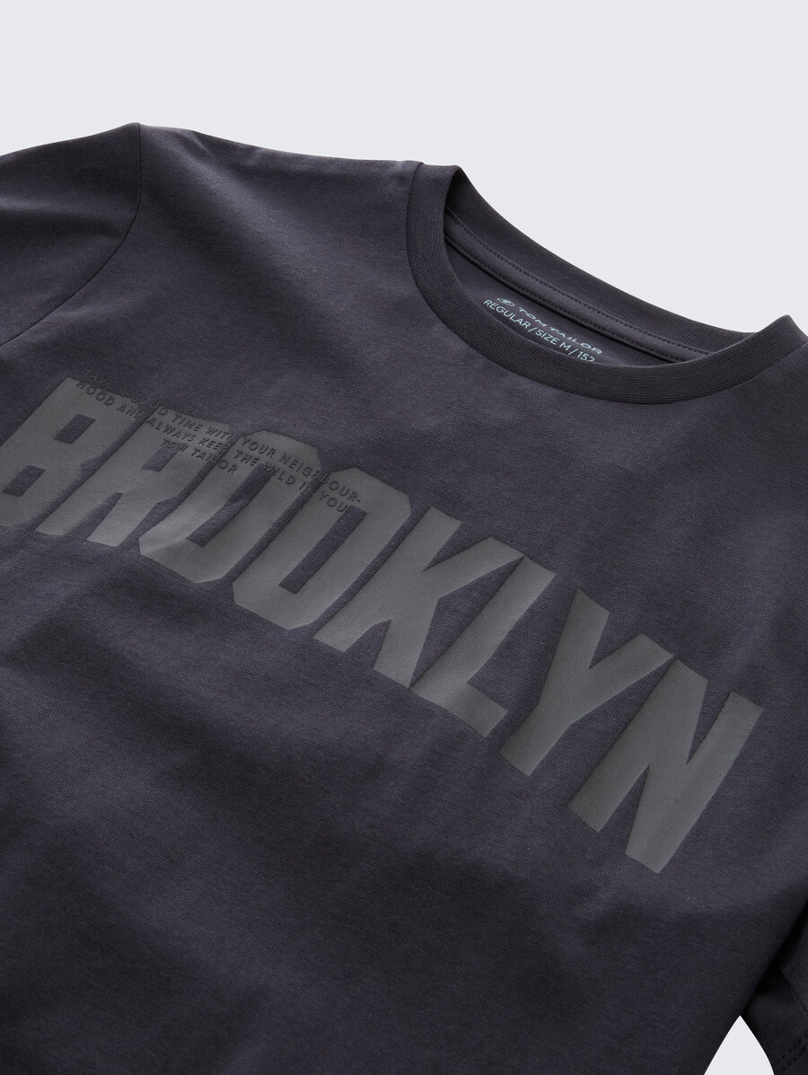 camiseta con estampado de texto