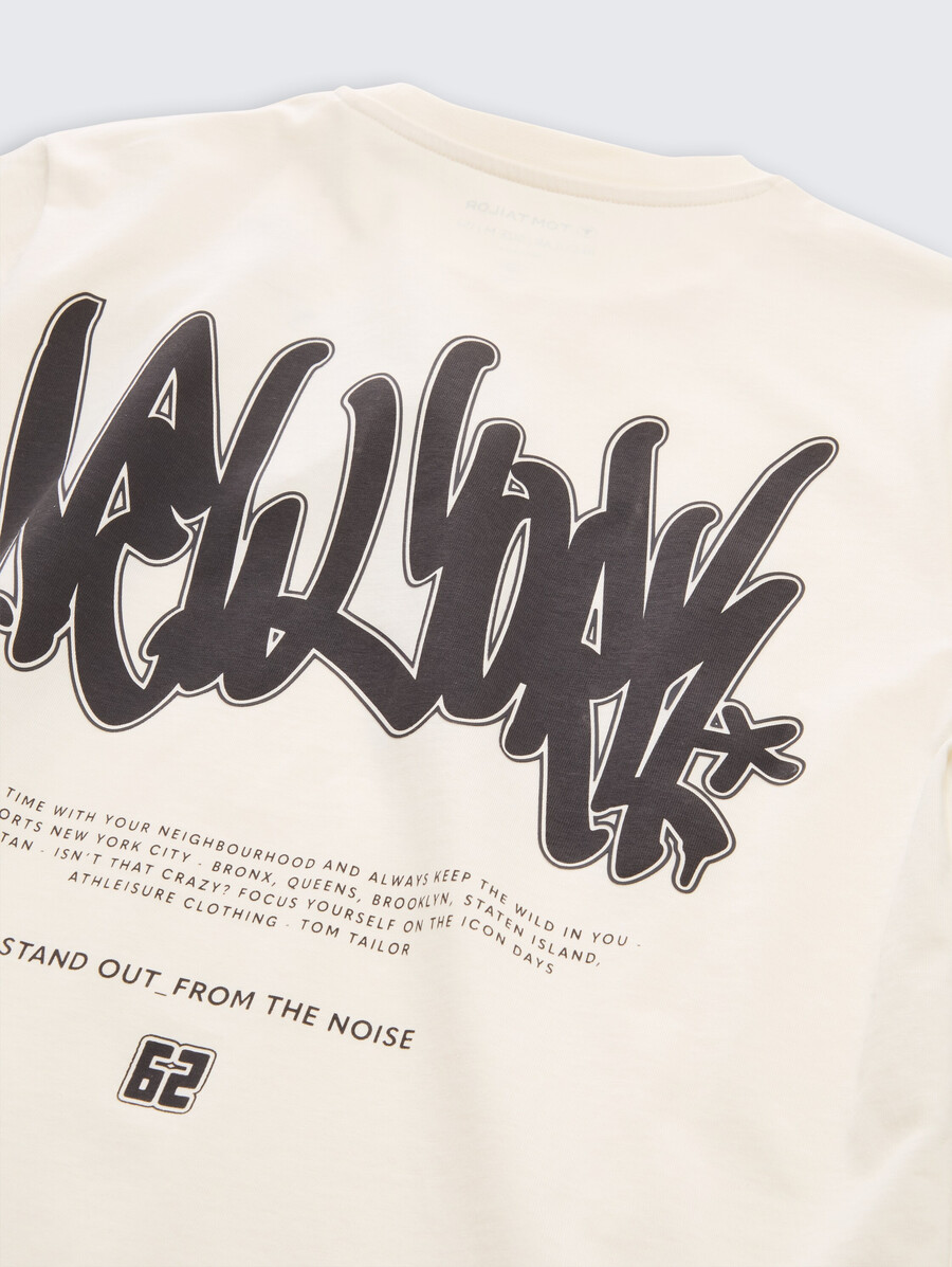 camiseta con estampado de texto