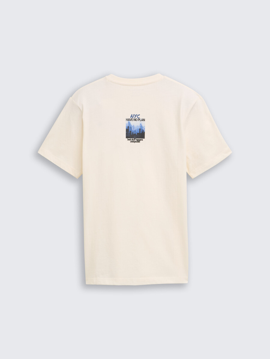 camiseta con estampado en la espalda