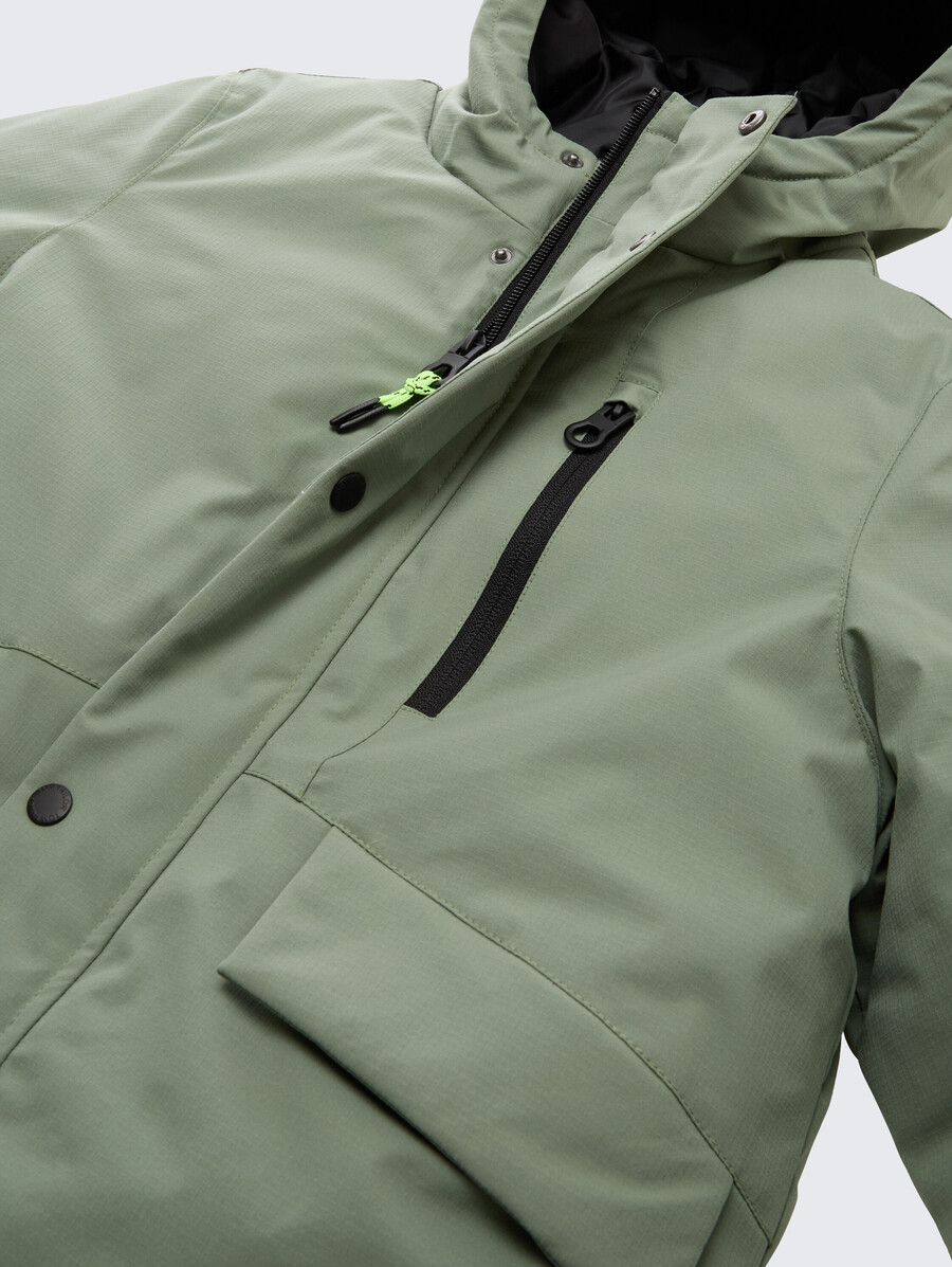 parka ártica con capucha