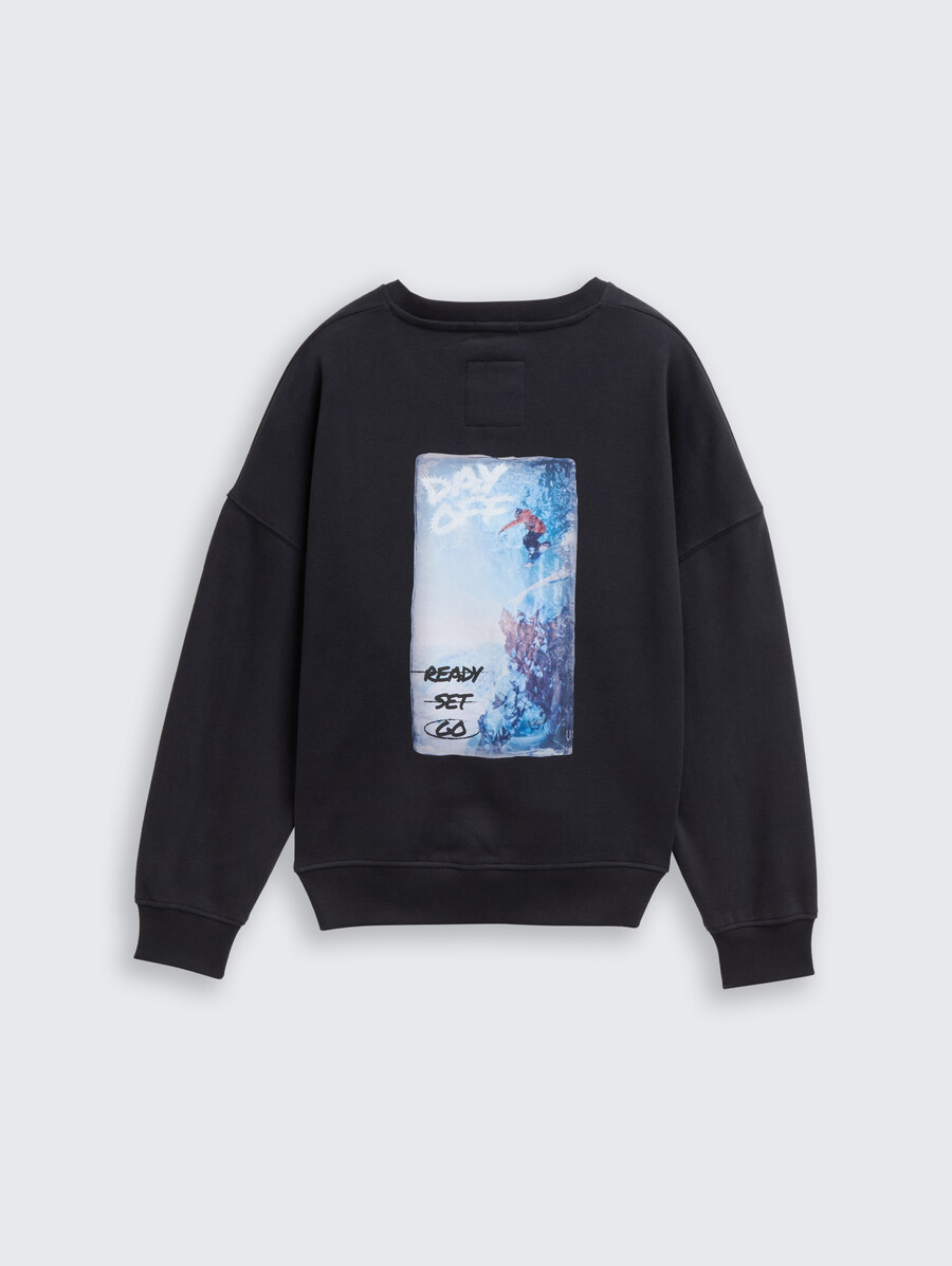 sudadera oversize con estampado en la espalda
