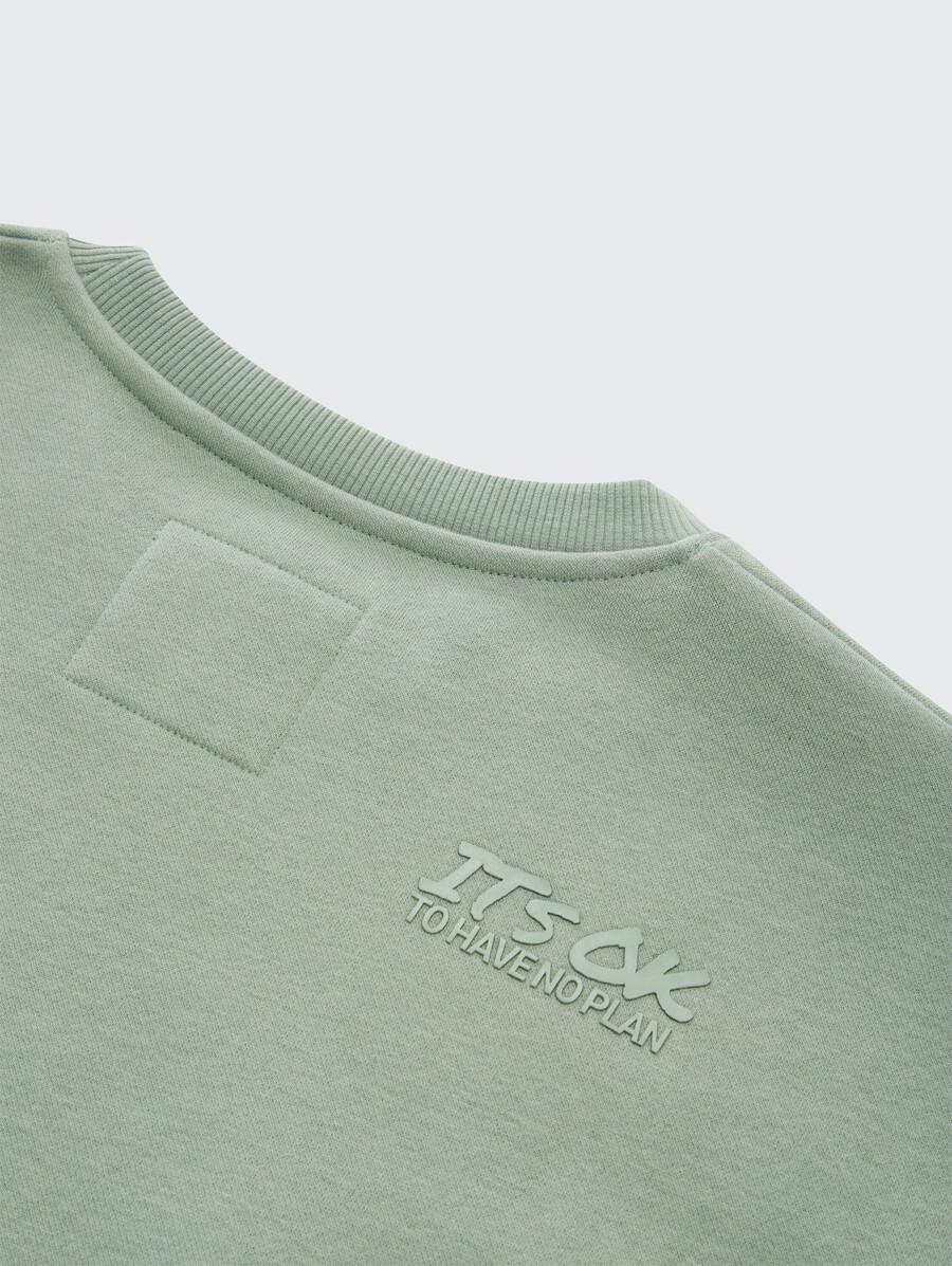 sudadera oversize con estampado en la espalda