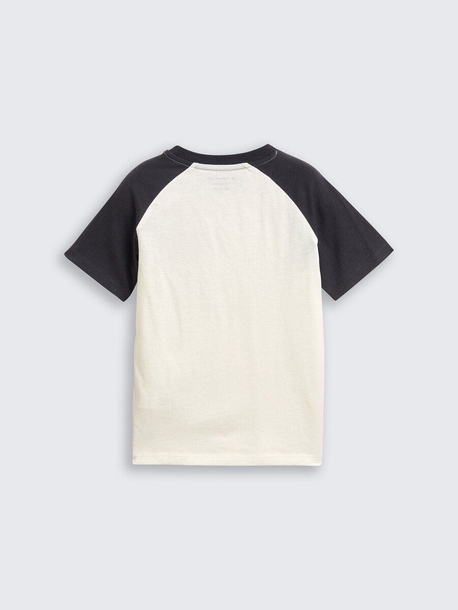 camiseta raglán con estampado