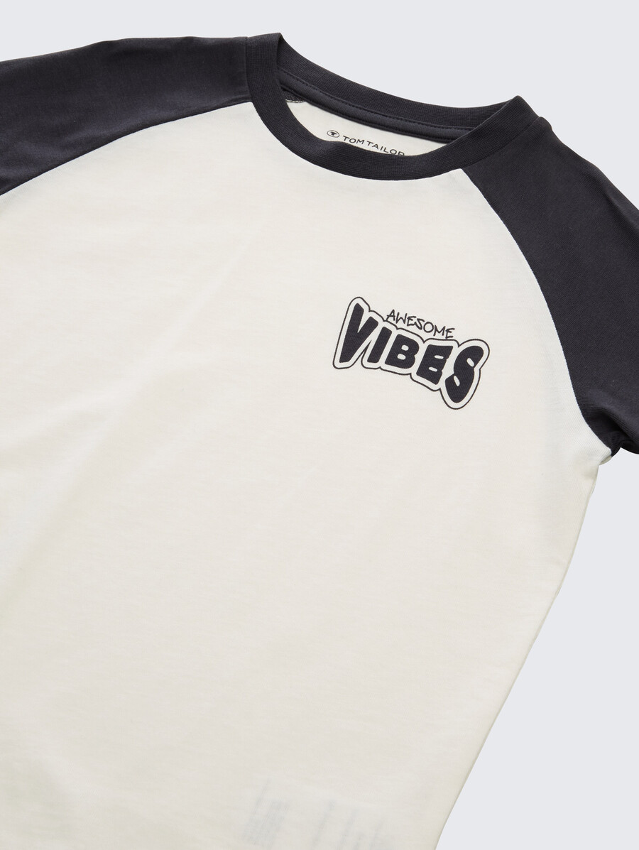 camiseta raglán con estampado