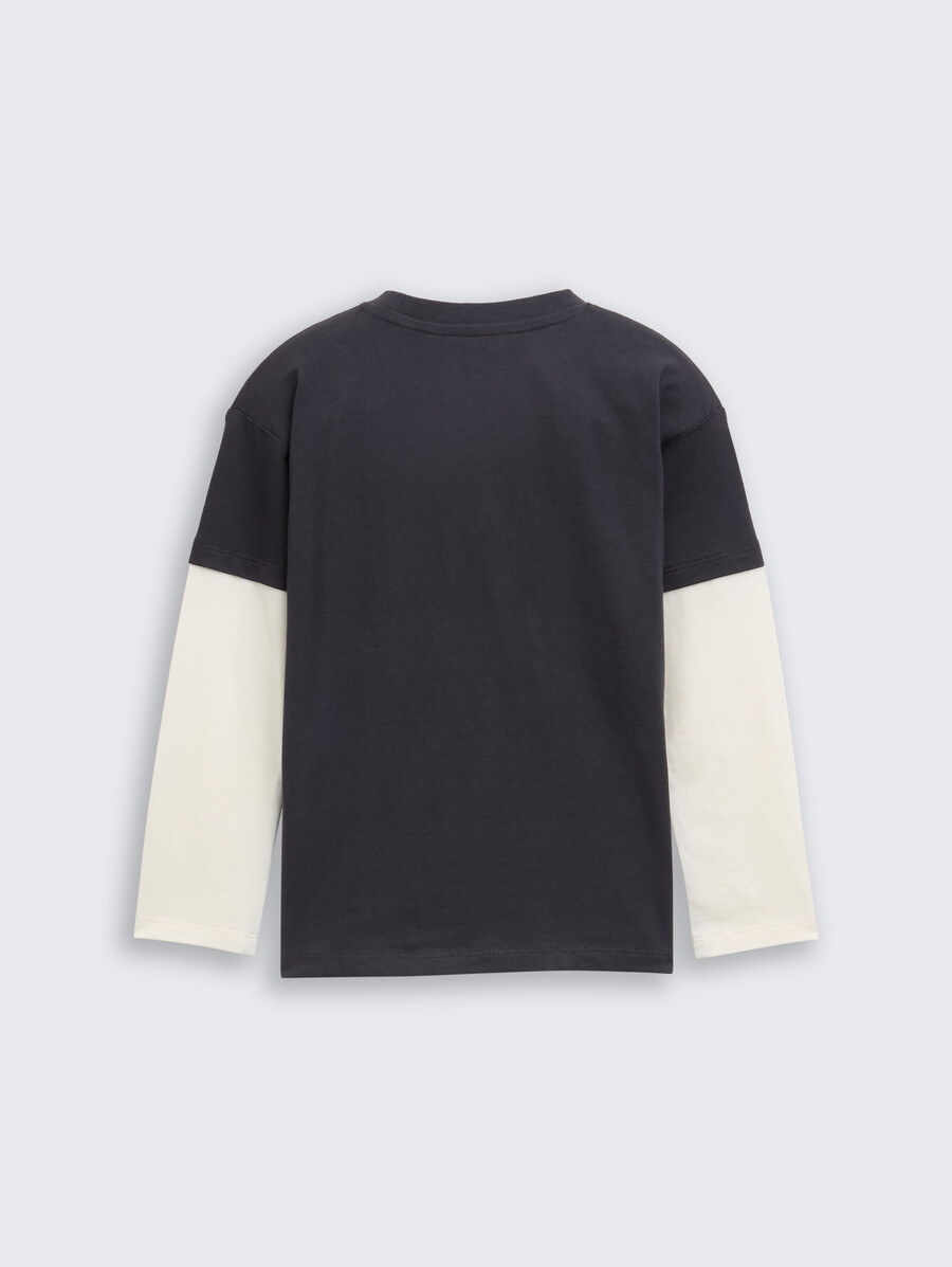 camisa de manga larga de gran tamaño con un look 2 en 1
