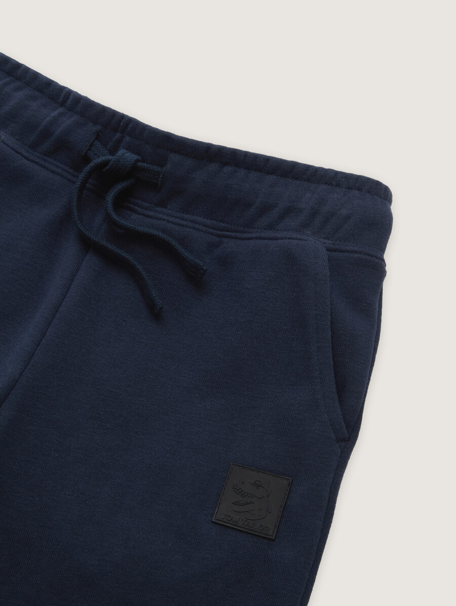 pantalones de jogging con detalle de insignia