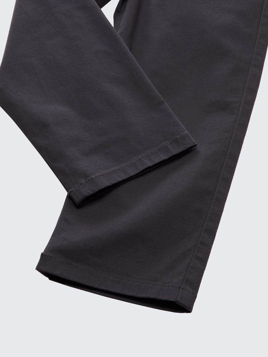 pantalones chinos de corte holgado
