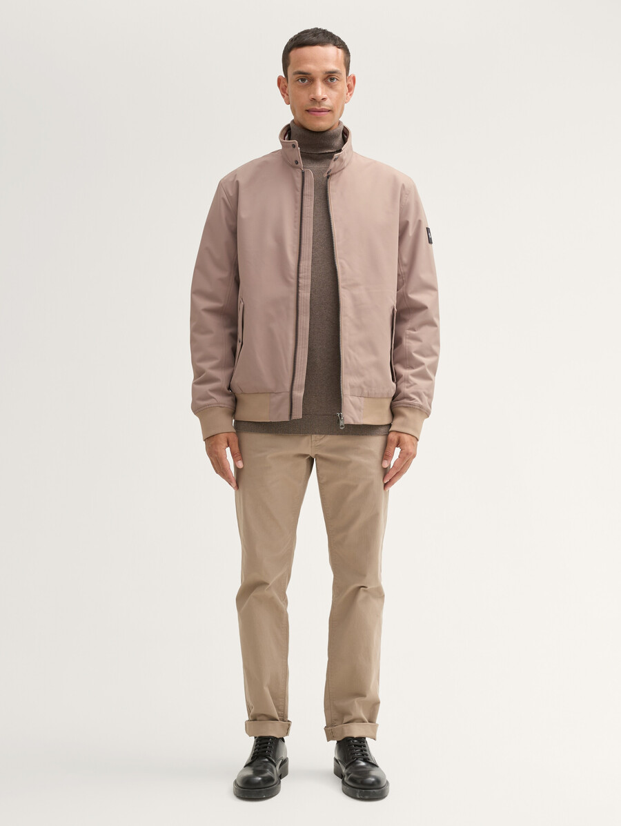 chaqueta blusón con cuello alto