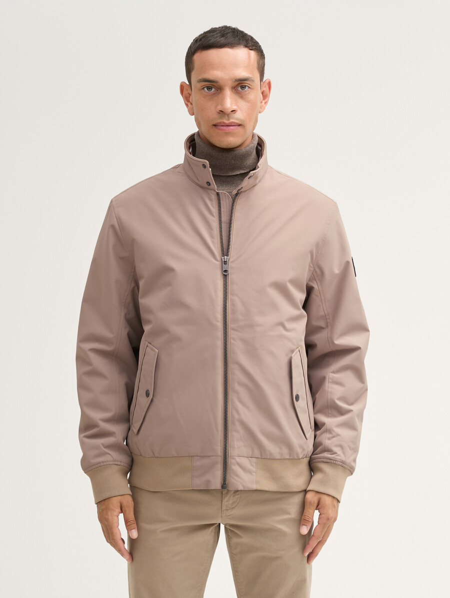 chaqueta blusón con cuello alto
