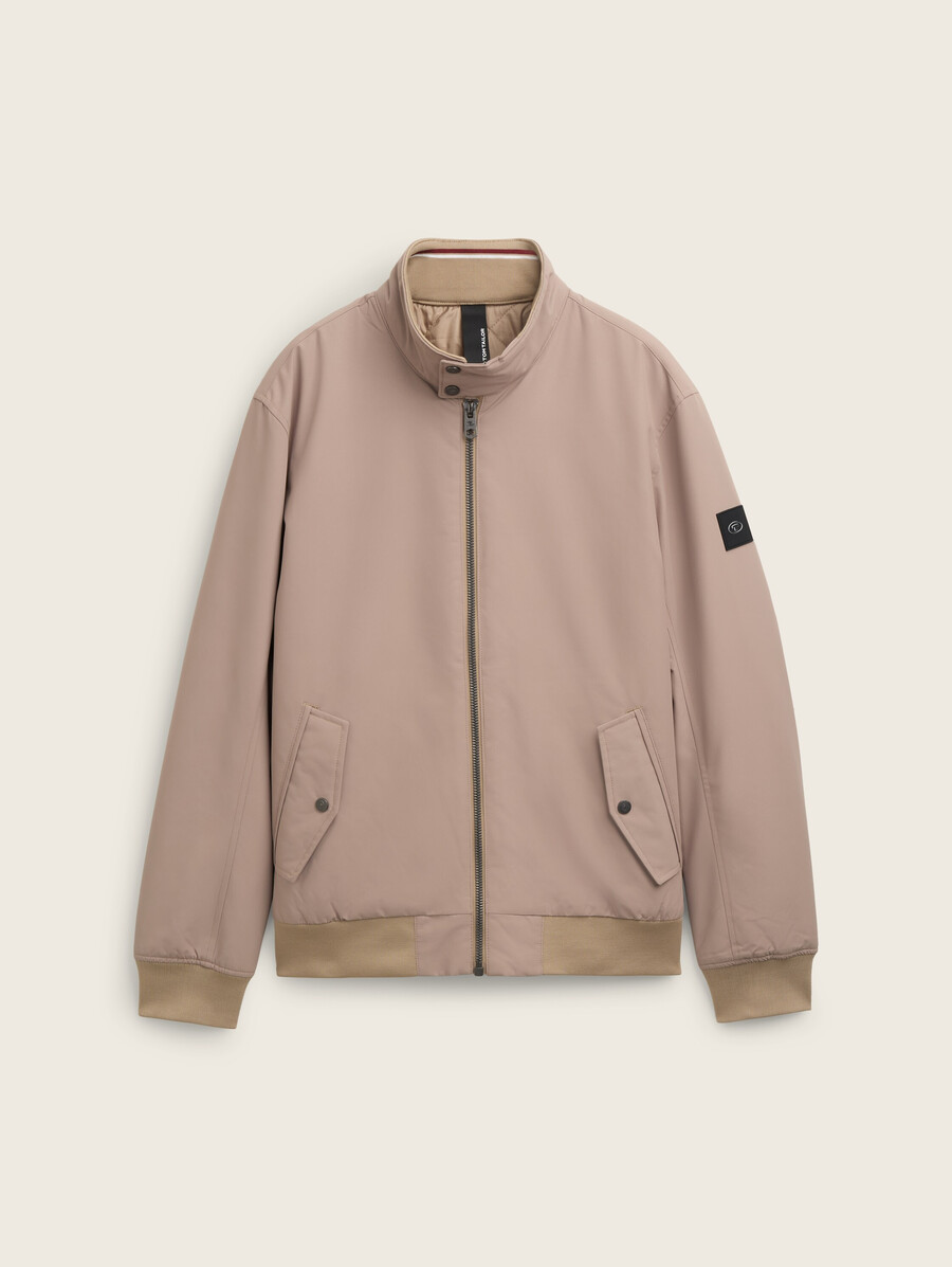 chaqueta blusón con cuello alto