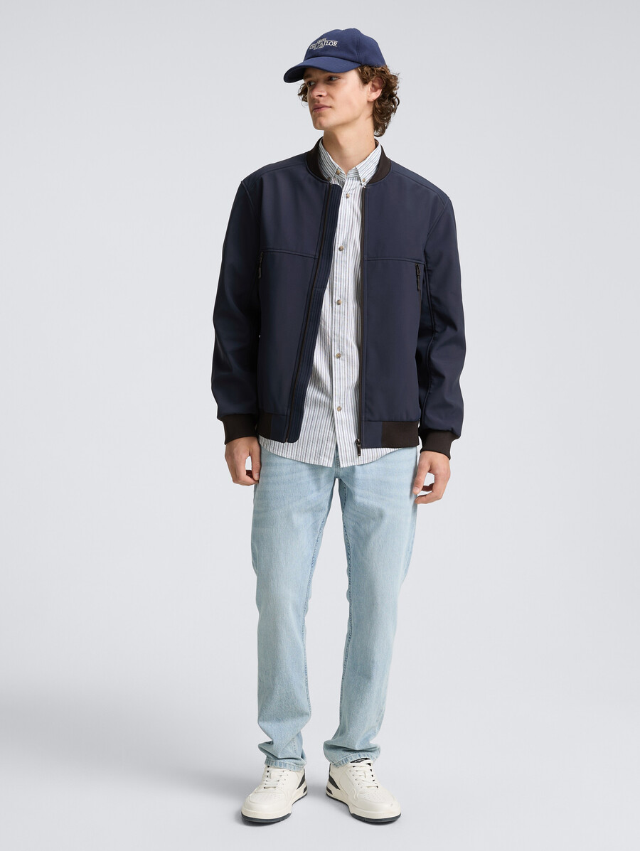 chaqueta softshell estilo bomber