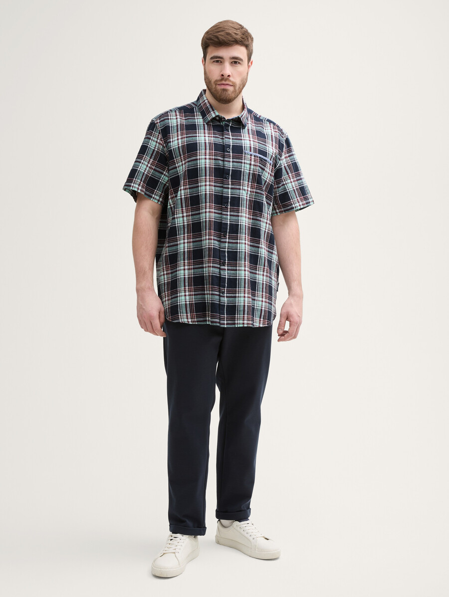 talla grande - camisa de manga corta de corte regular con estampado de cuadros