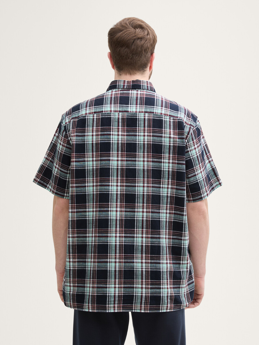 talla grande - camisa de manga corta de corte regular con estampado de cuadros