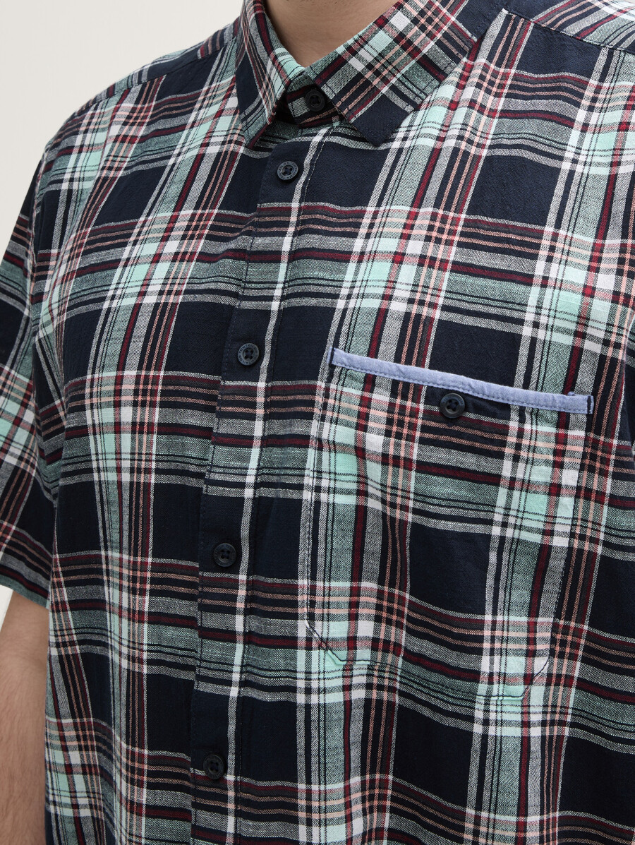 talla grande - camisa de manga corta de corte regular con estampado de cuadros