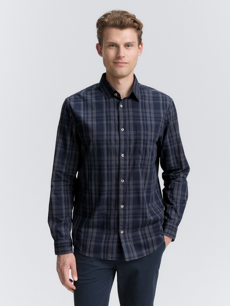 camisa de corte regular con estampado de cuadros