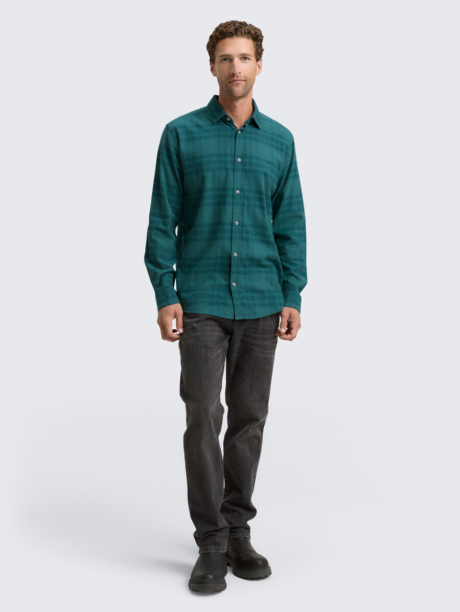 camisa de corte regular con bordado de logo
