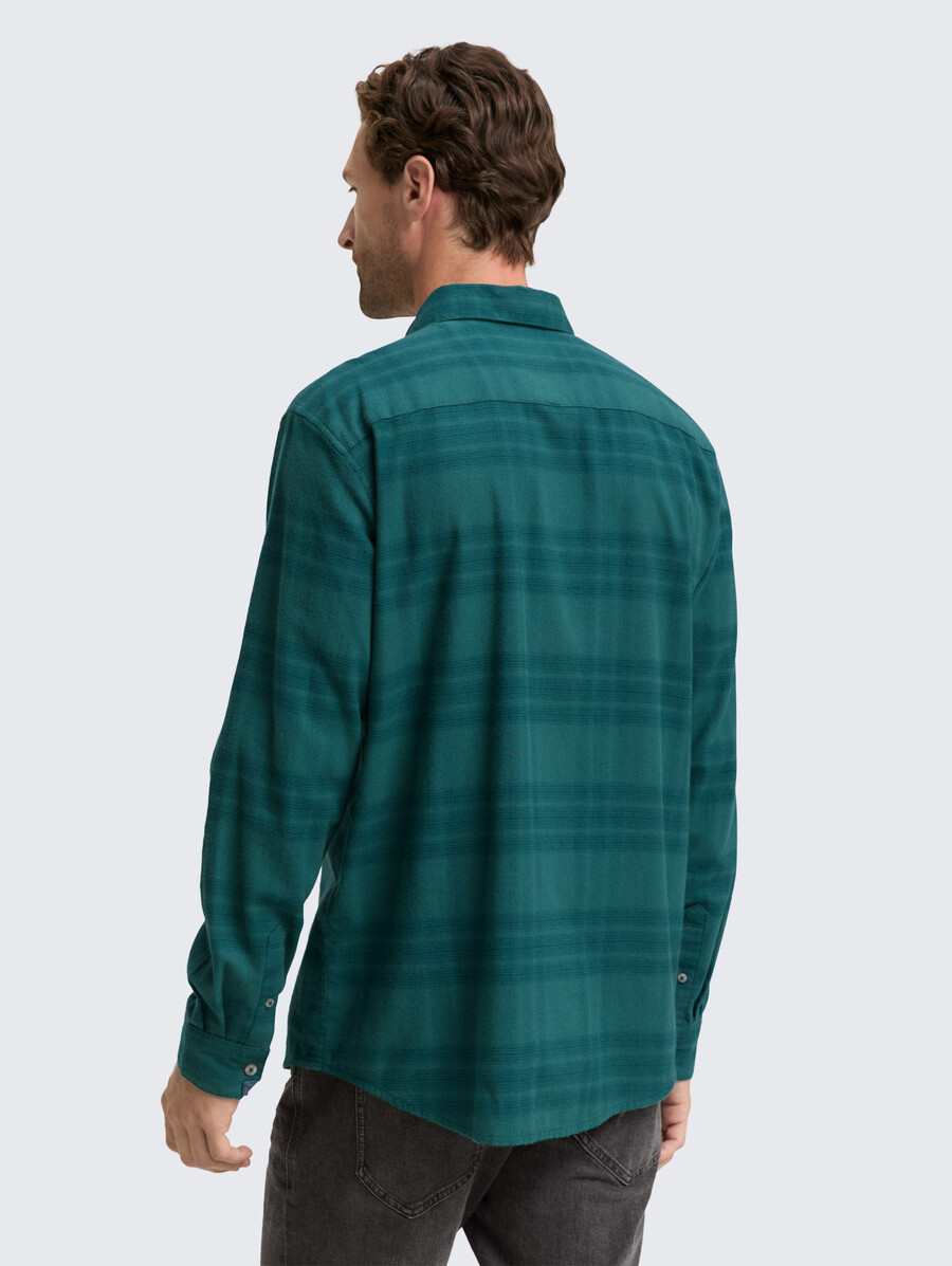 camisa de corte regular con bordado de logo