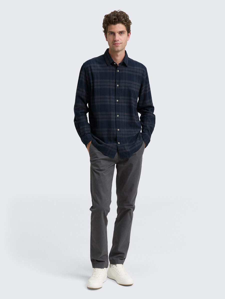 camisa de corte regular con bordado de logo