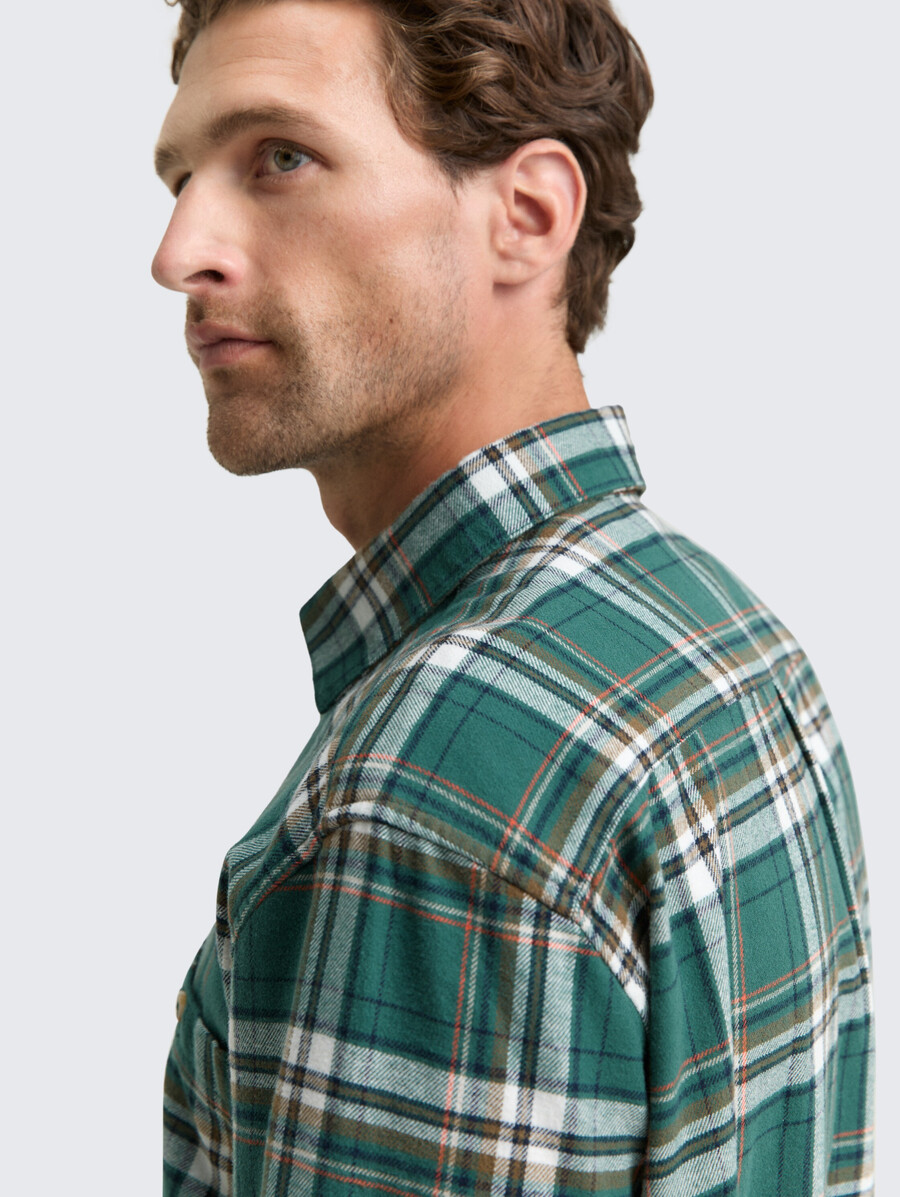 camisa de franela de corte cómodo con estampado de cuadros