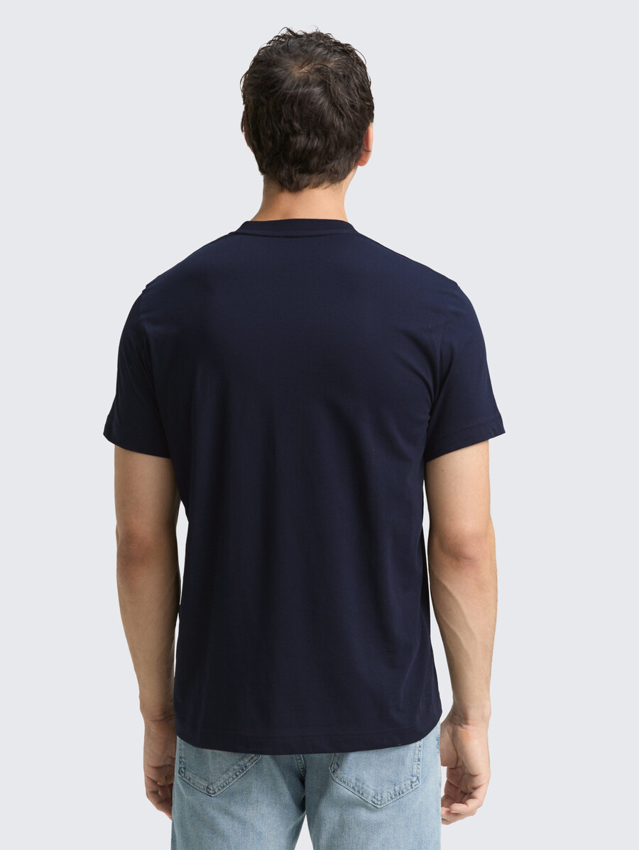 camiseta con estampado de logotipo