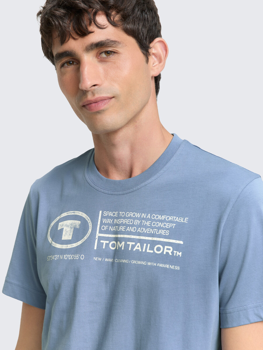 camiseta con estampado de logotipo