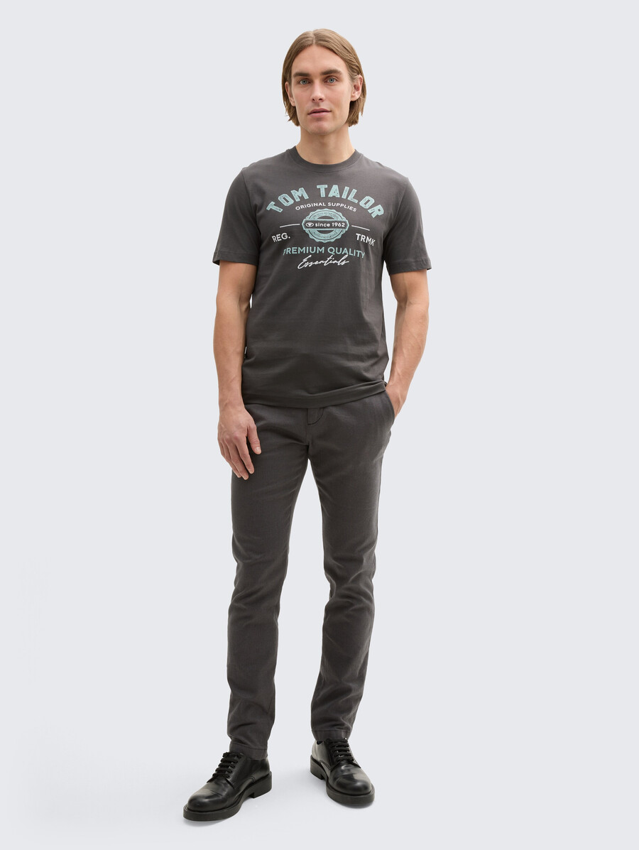 camiseta con estampado de logotipo