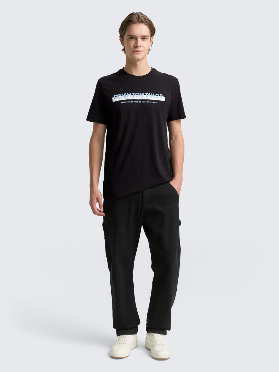camiseta con estampado de logotipo