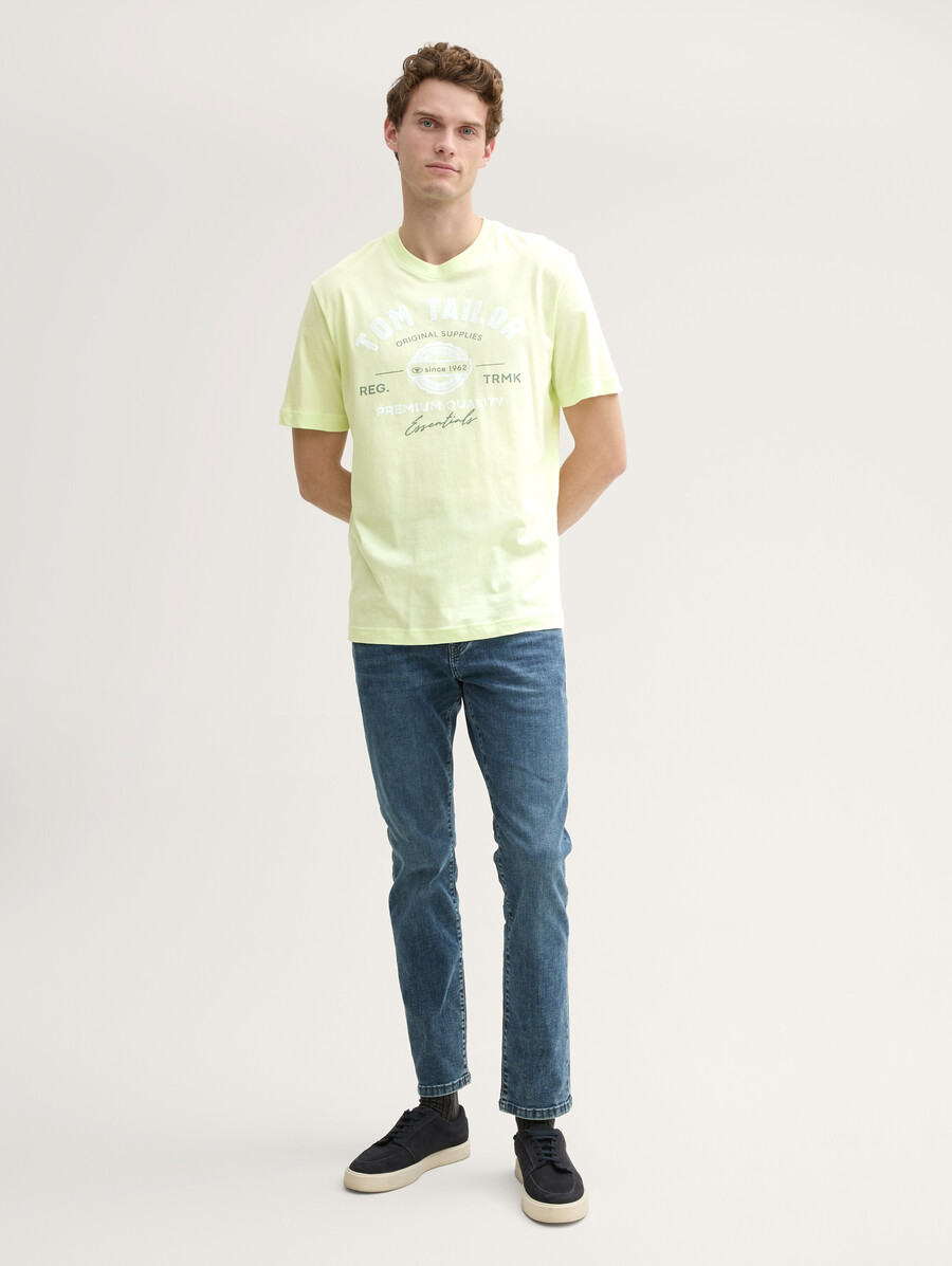 camiseta con estampado de logotipo
