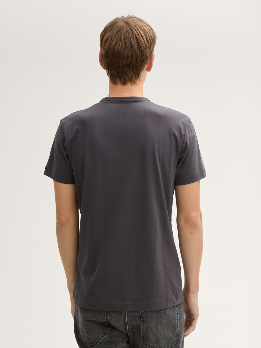 camiseta slim fit con elástico