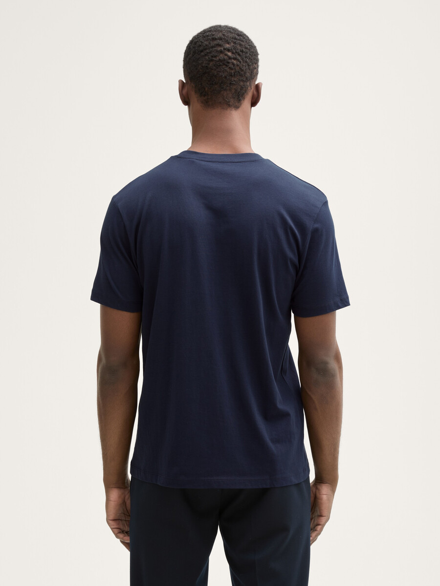 camiseta básica con estampado de logo