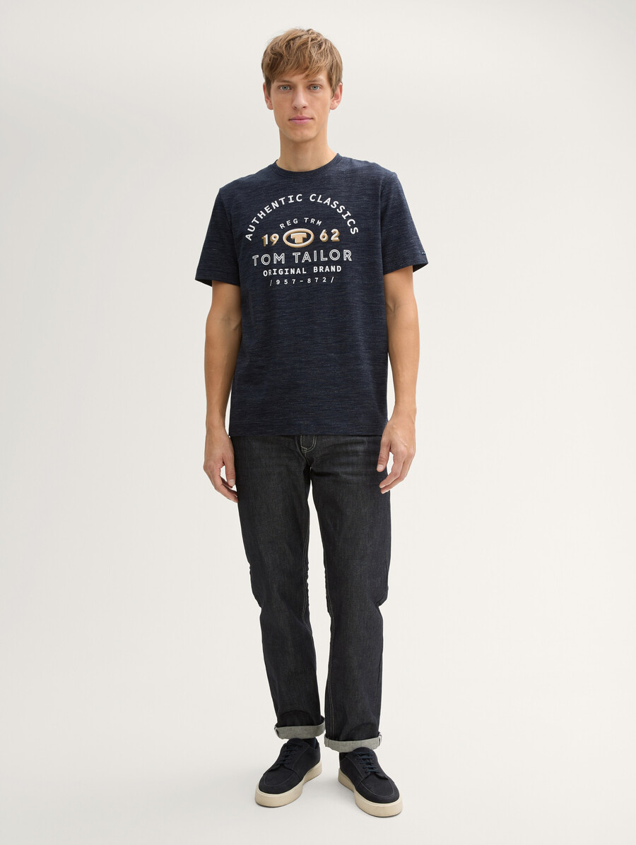 camiseta con estampado de logotipo