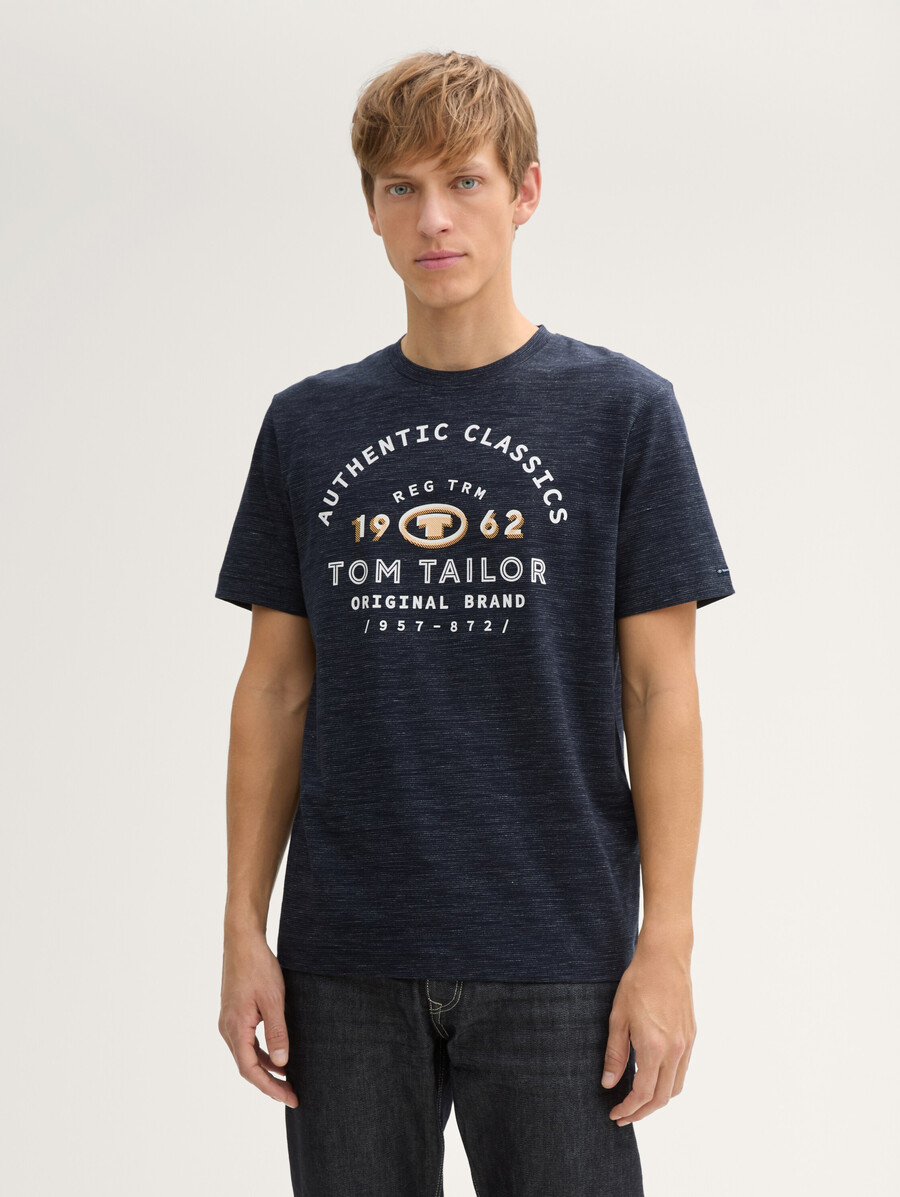 camiseta con estampado de logotipo