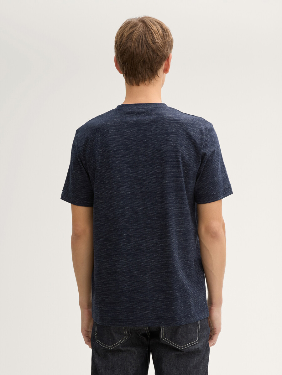 camiseta con estampado de logotipo