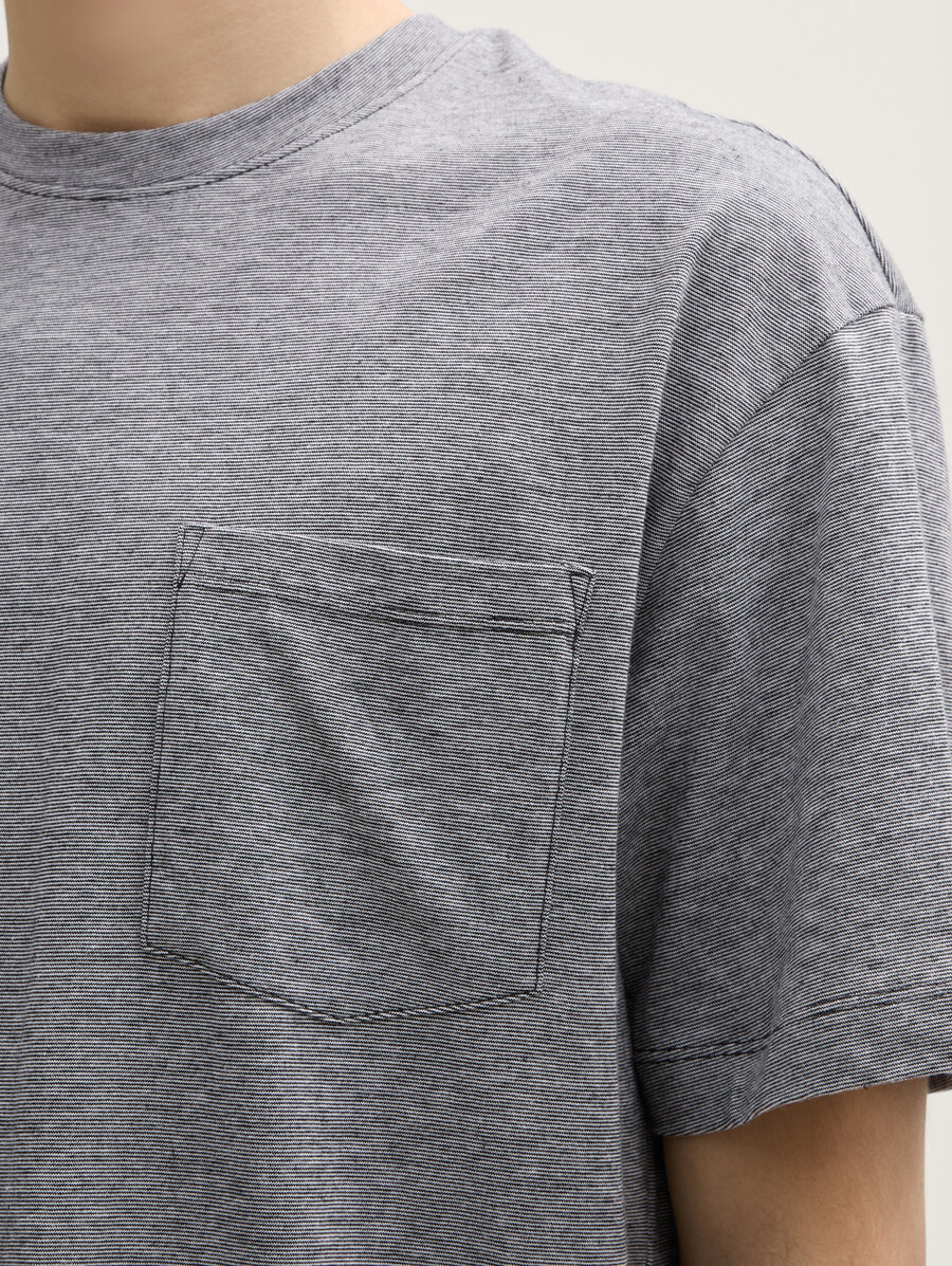 camiseta de corte relajado con bolsillo en el pecho