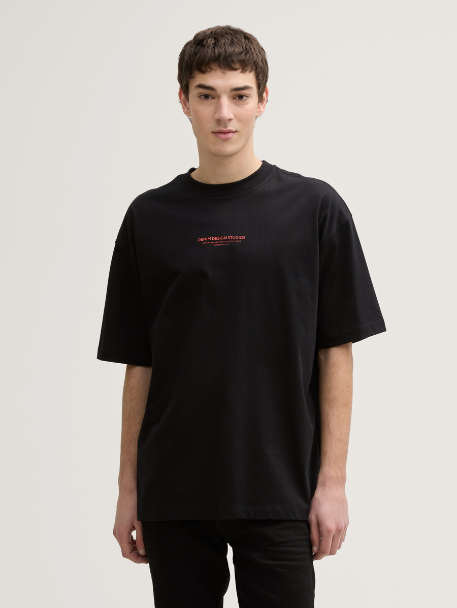 camiseta oversize con estampado en la espalda