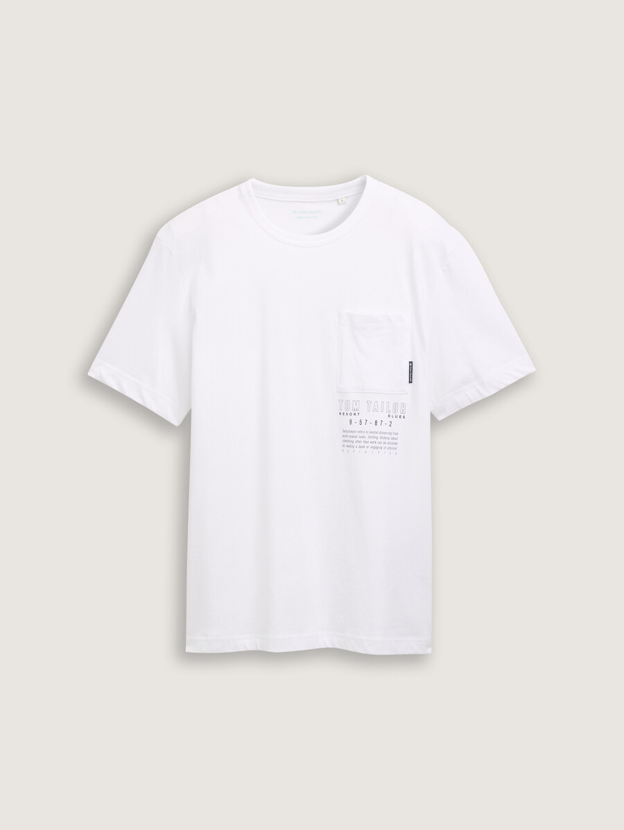 camiseta con bolsillo en el pecho