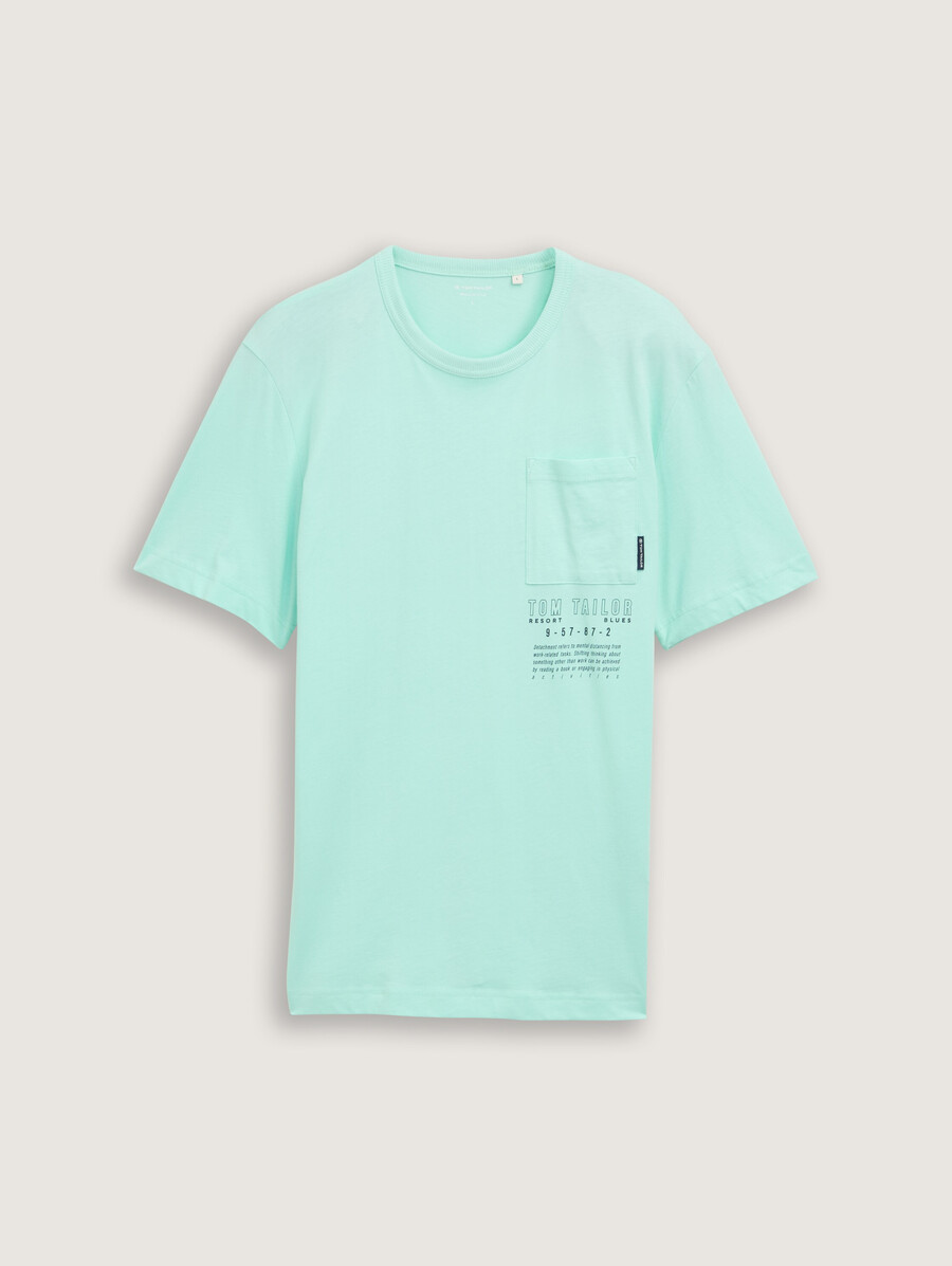 camiseta con bolsillo en el pecho