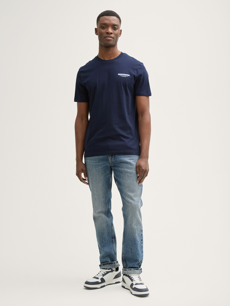 camiseta básica con estampado de logo