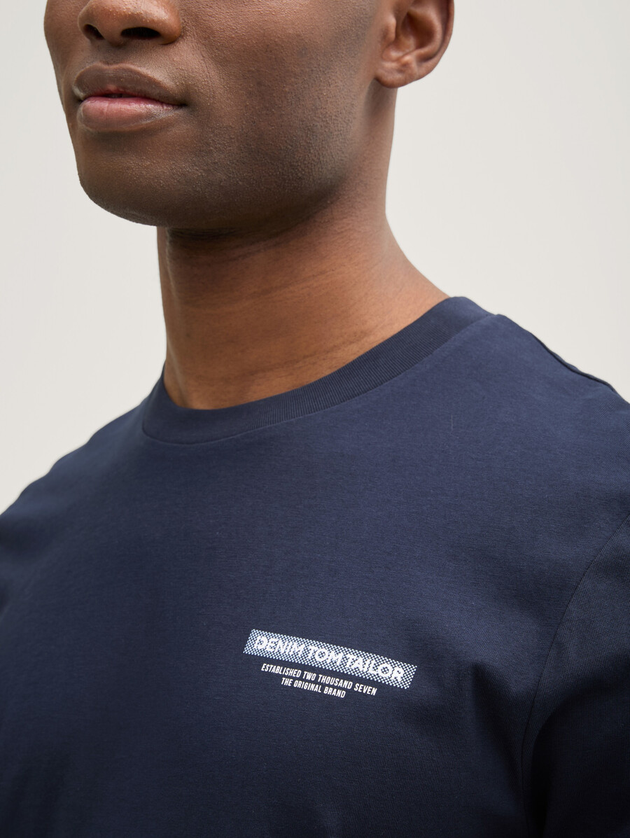 camiseta básica con estampado de logo