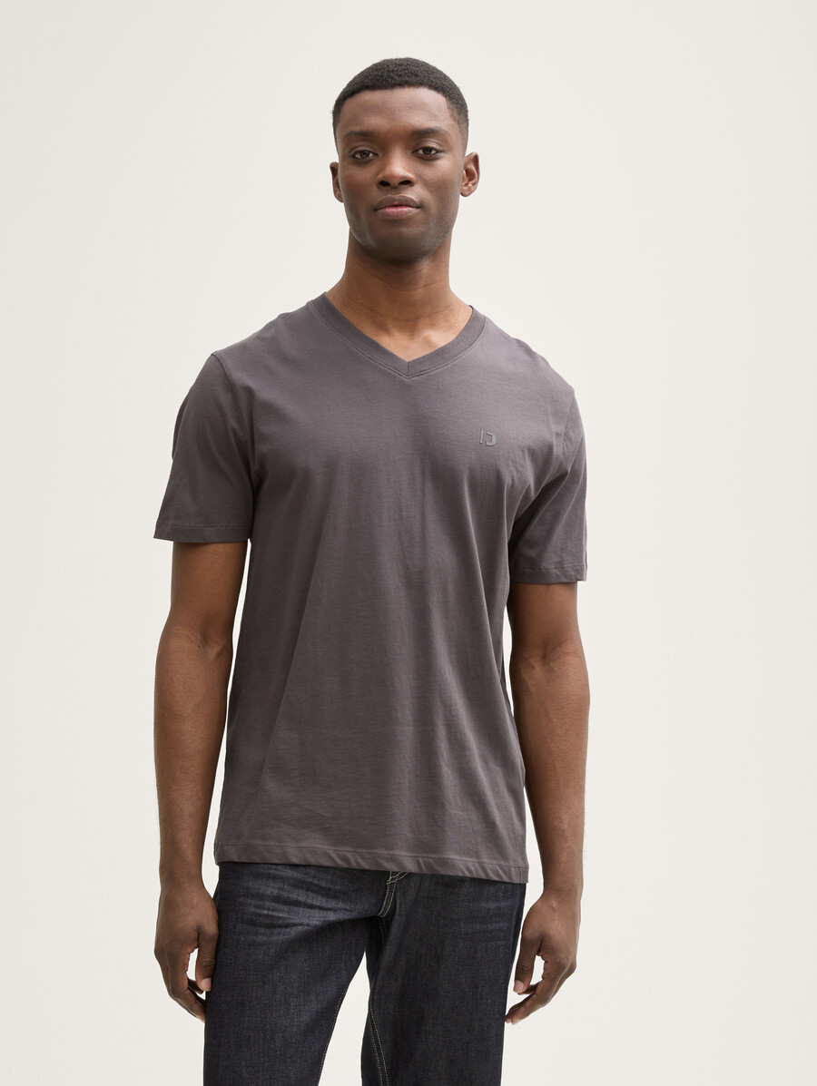 camiseta básica con cuello en v