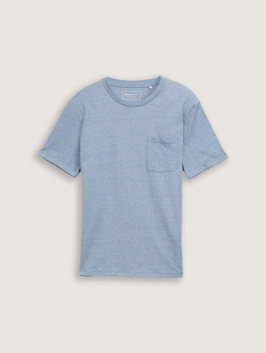 camiseta con bolsillo en el pecho