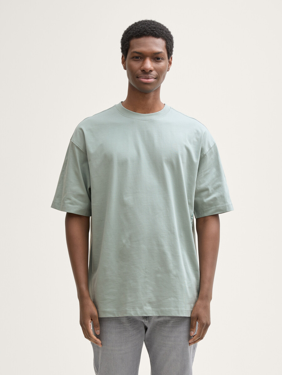 camiseta oversize con estampado en la espalda